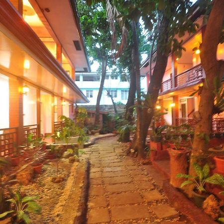 Lola Itang Pension House Tiniguiban Buitenkant foto