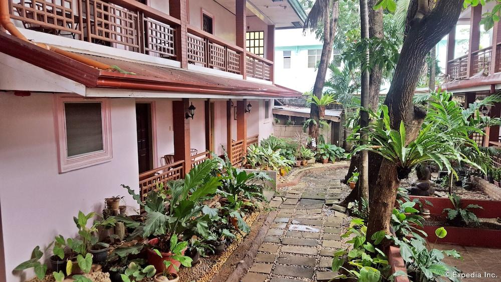 Lola Itang Pension House Tiniguiban Buitenkant foto