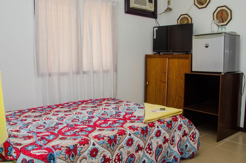 Lola Itang Pension House Tiniguiban Buitenkant foto