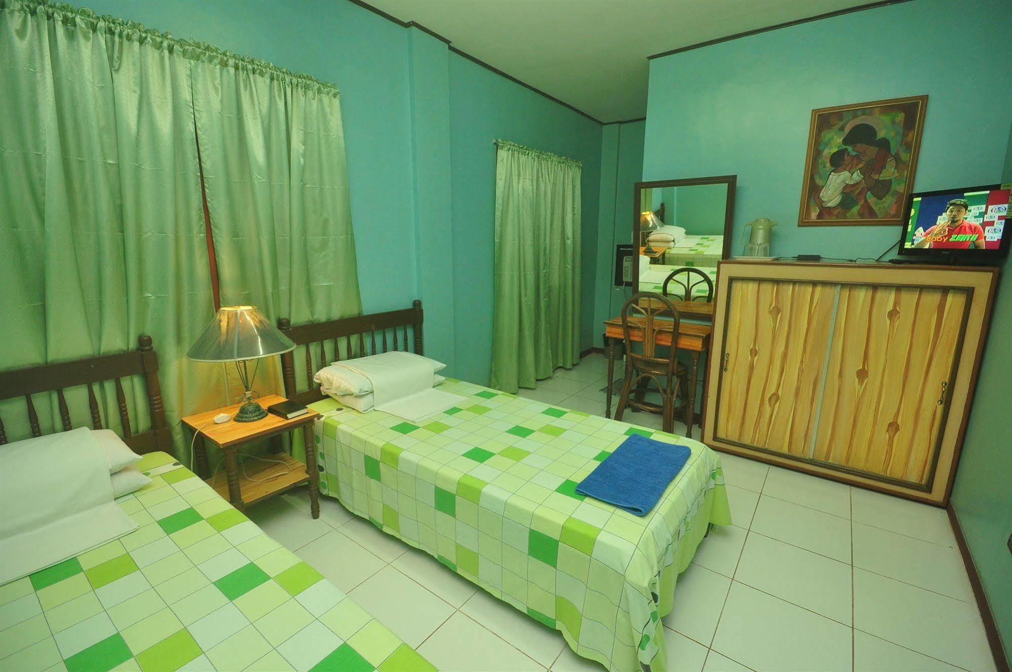 Lola Itang Pension House Tiniguiban Buitenkant foto
