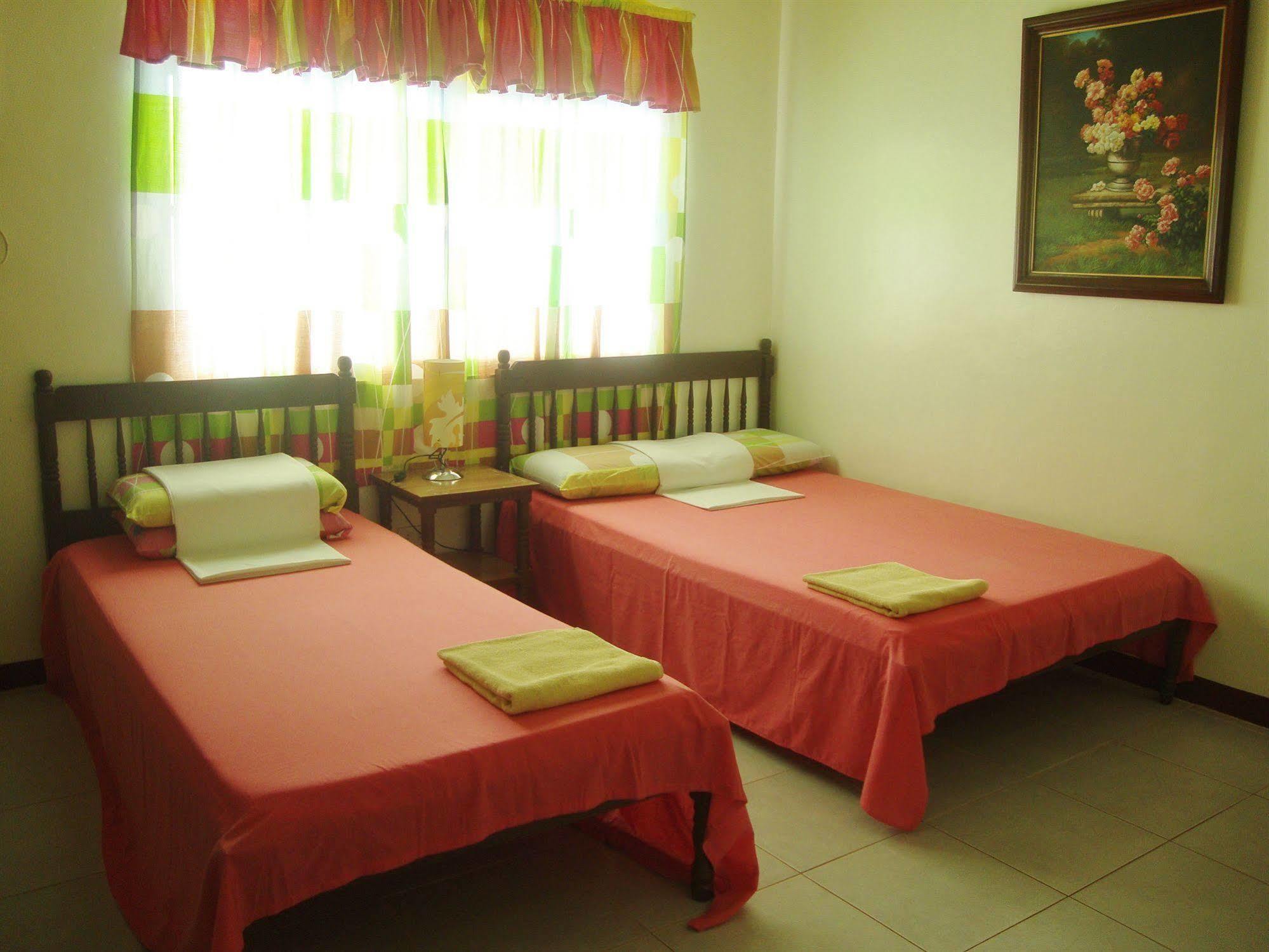 Lola Itang Pension House Tiniguiban Buitenkant foto