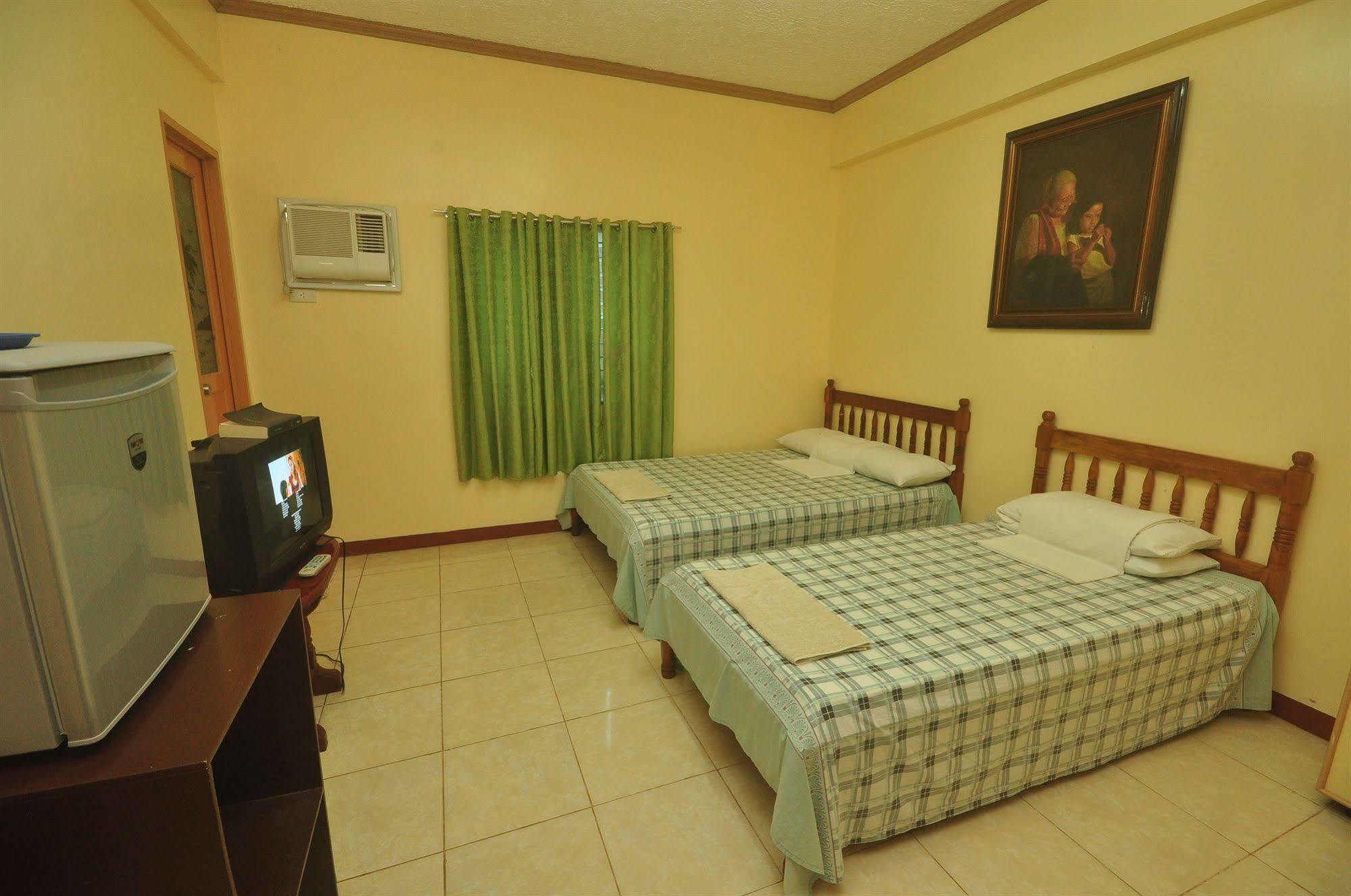 Lola Itang Pension House Tiniguiban Buitenkant foto