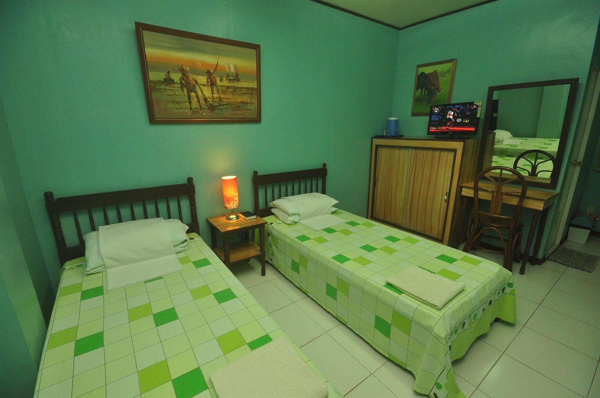 Lola Itang Pension House Tiniguiban Buitenkant foto