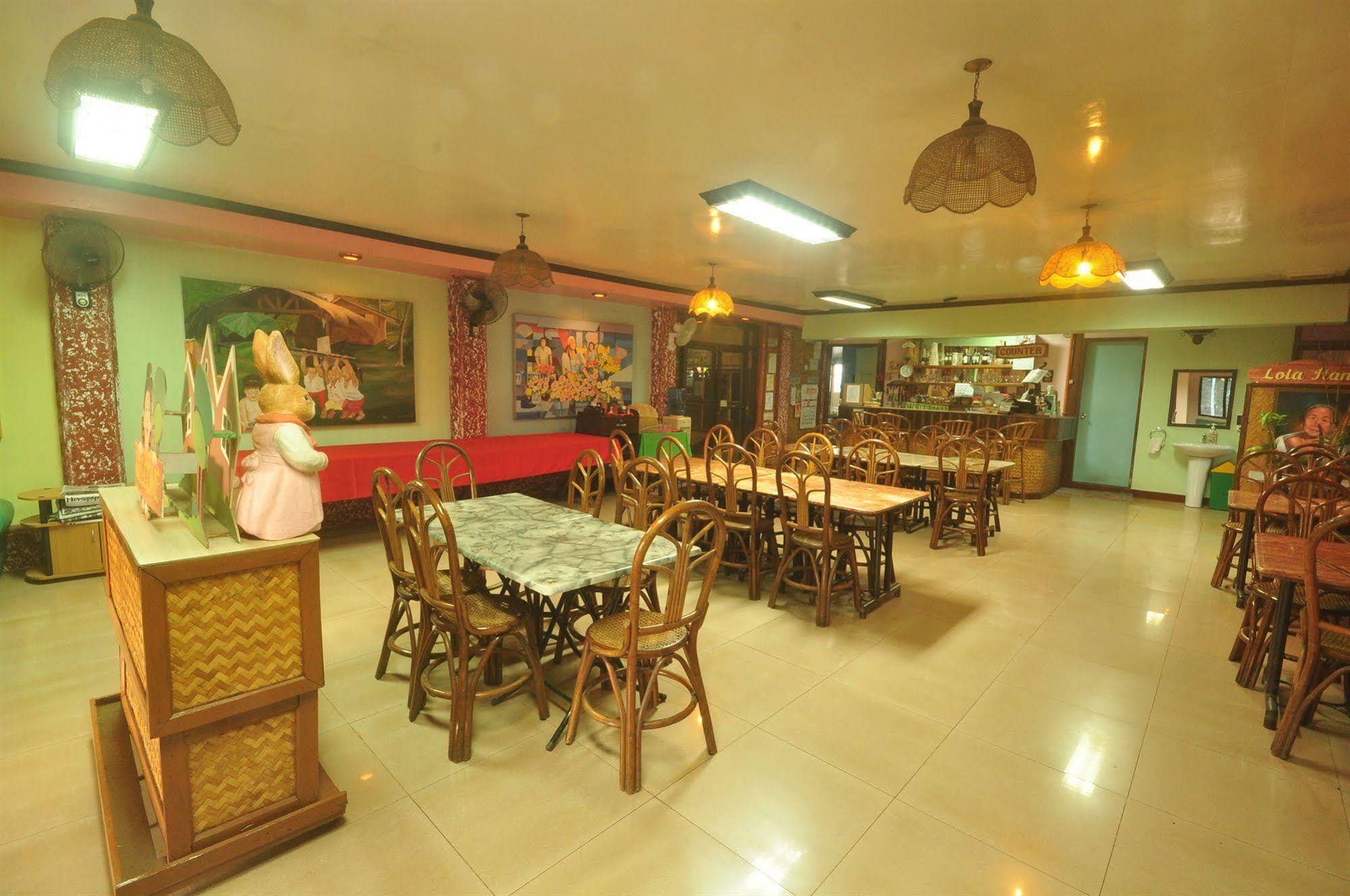 Lola Itang Pension House Tiniguiban Buitenkant foto