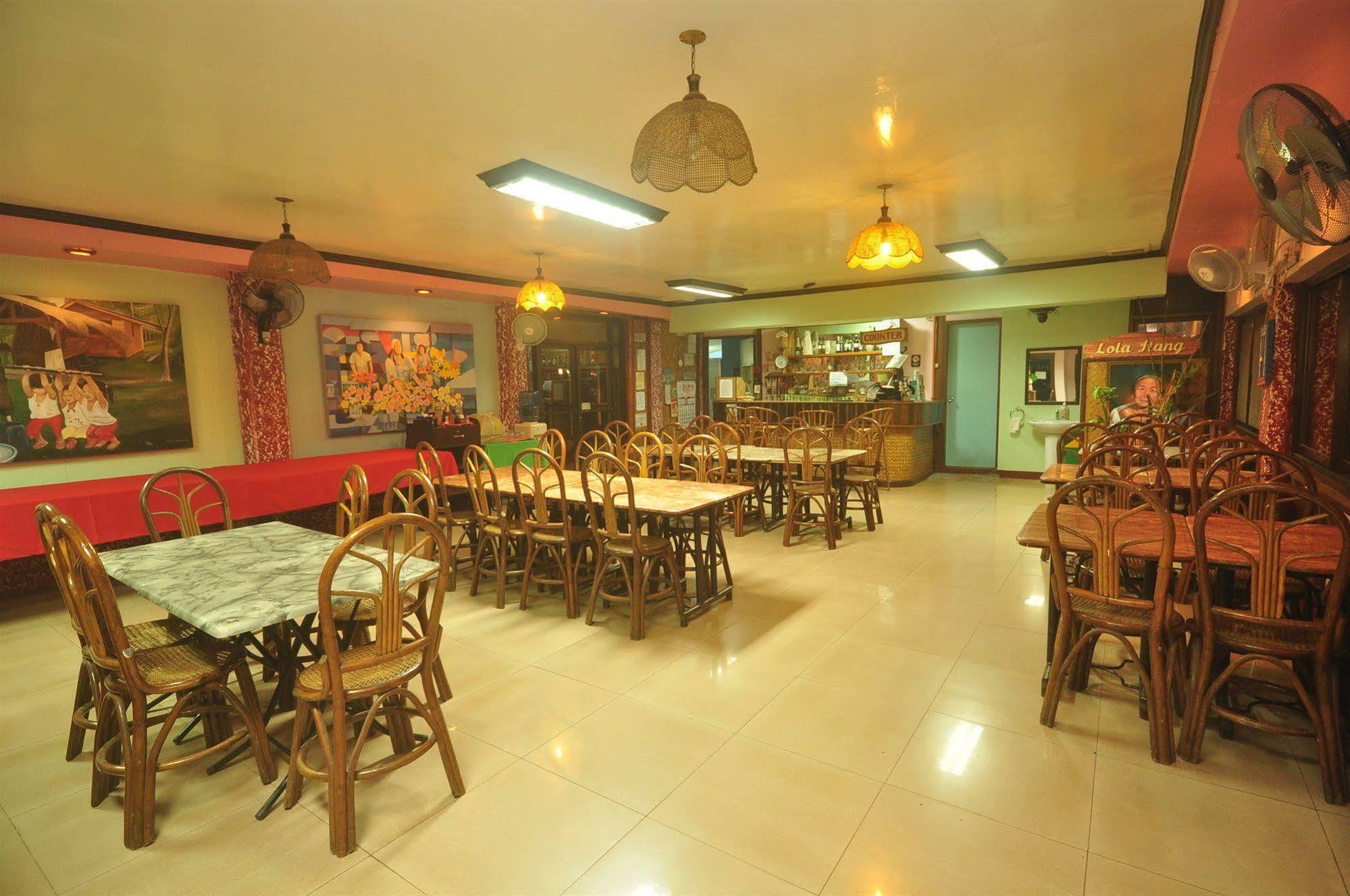 Lola Itang Pension House Tiniguiban Buitenkant foto