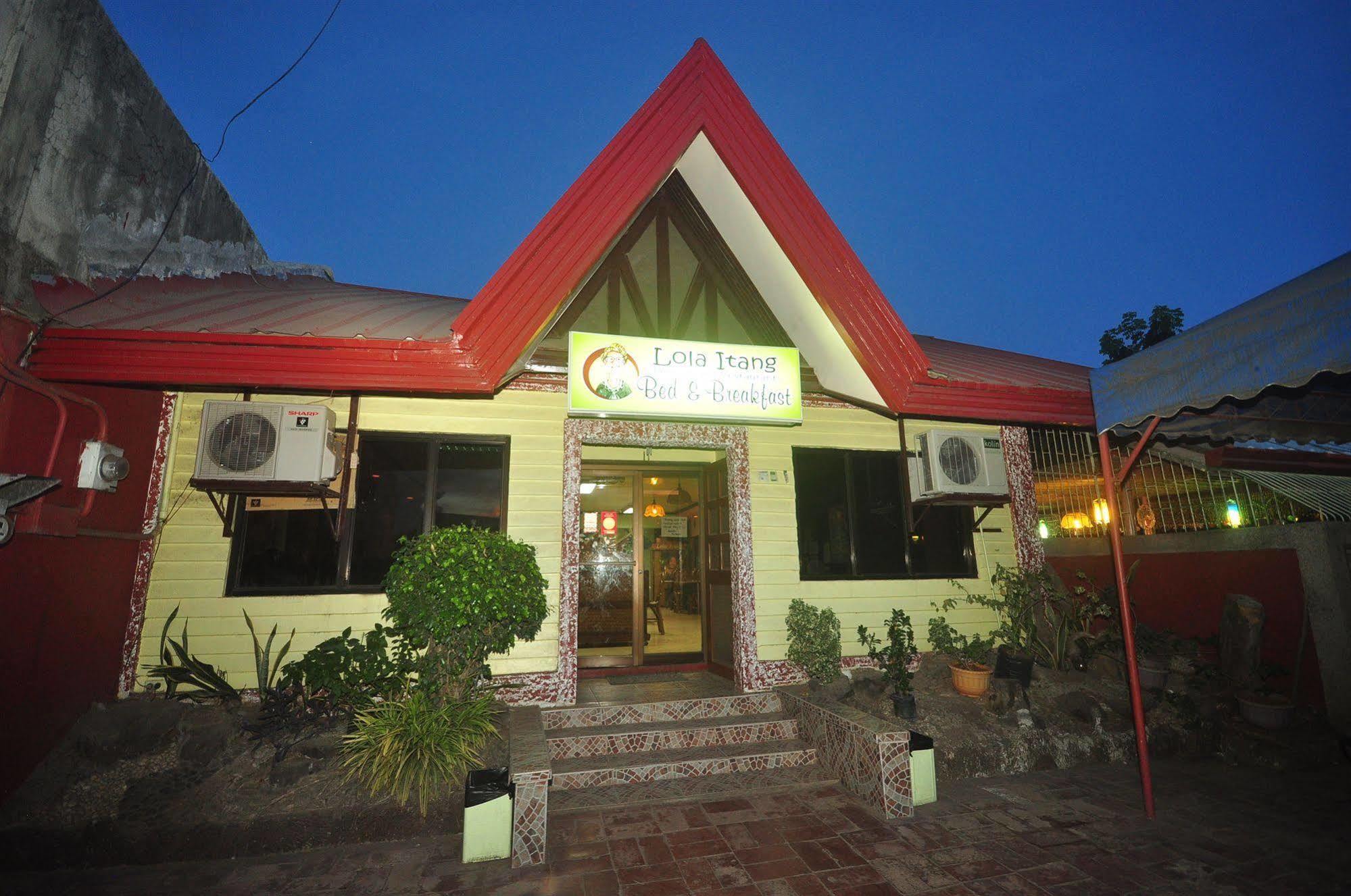 Lola Itang Pension House Tiniguiban Buitenkant foto