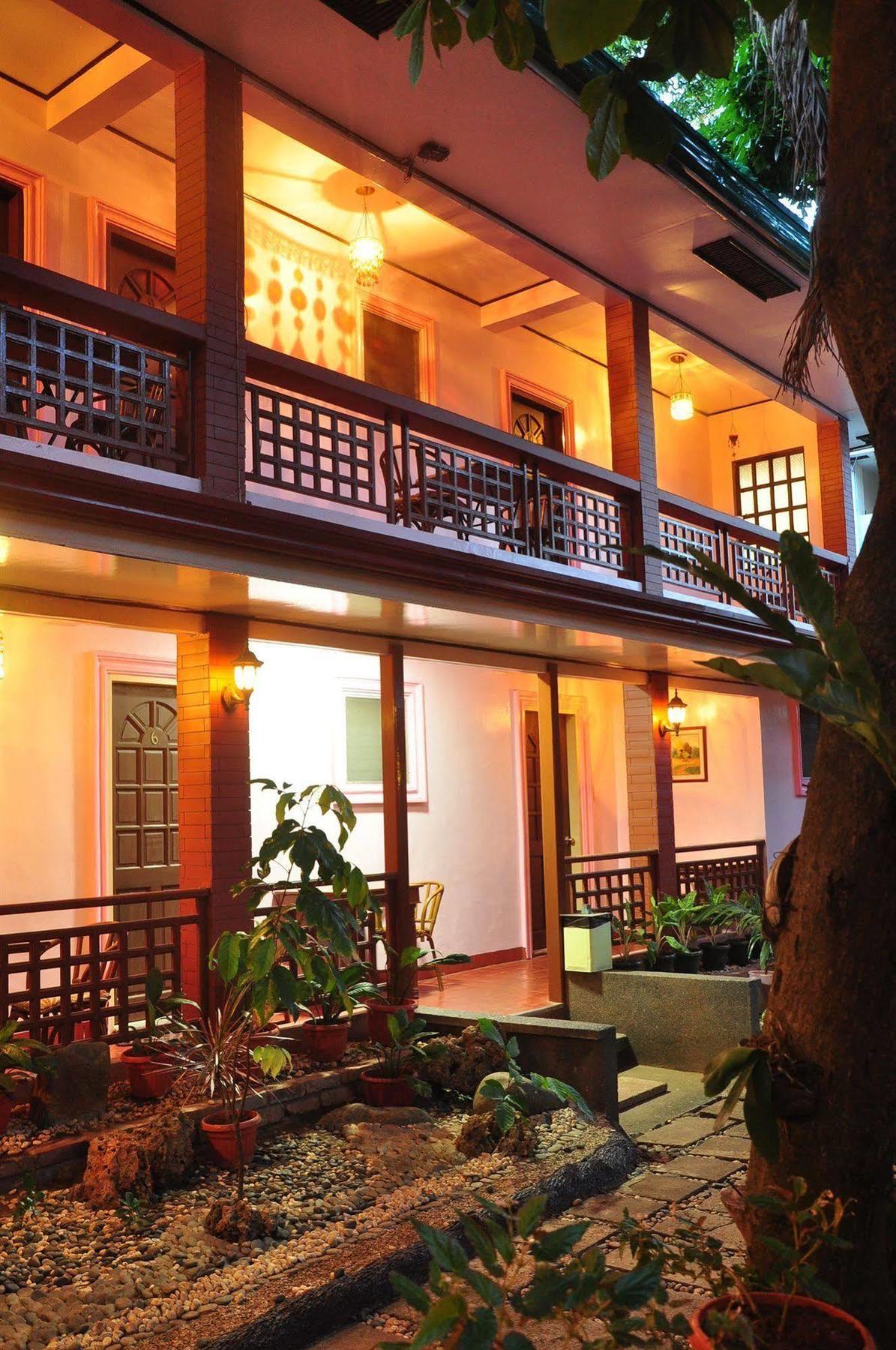 Lola Itang Pension House Tiniguiban Buitenkant foto
