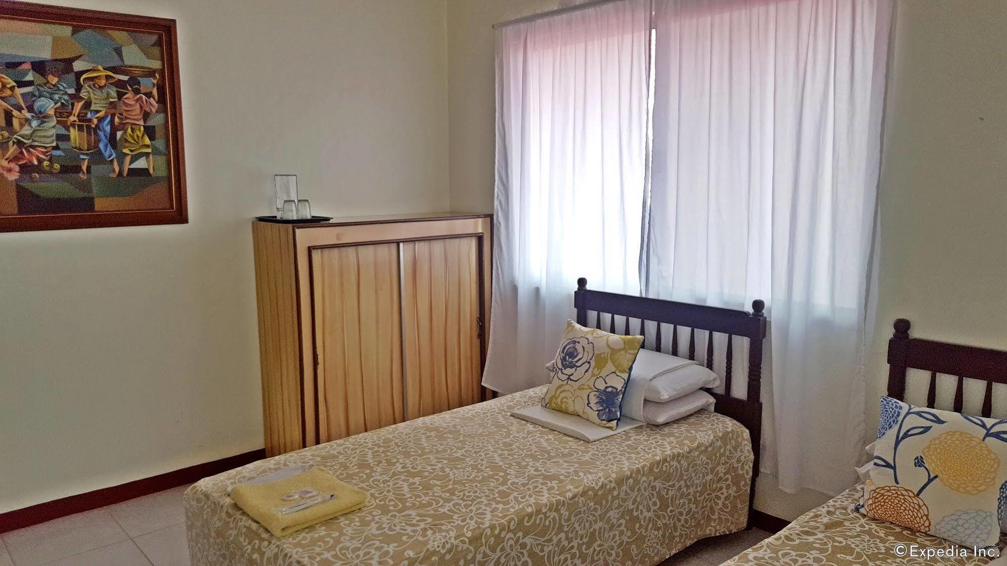Lola Itang Pension House Tiniguiban Buitenkant foto