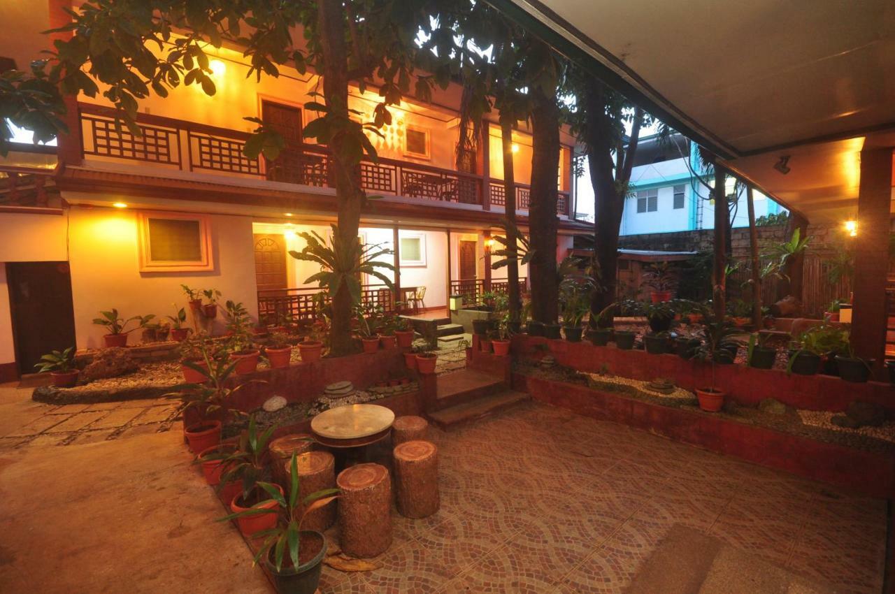 Lola Itang Pension House Tiniguiban Buitenkant foto
