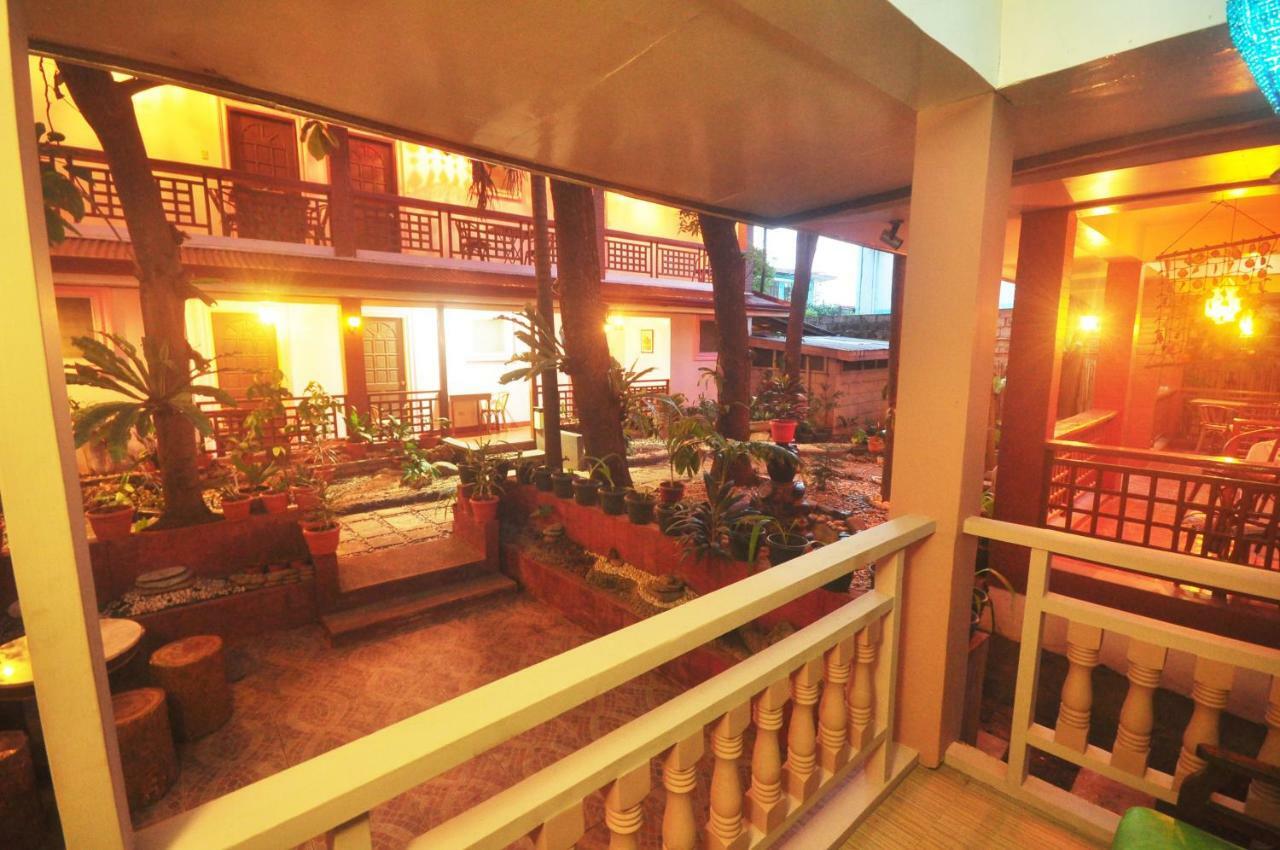 Lola Itang Pension House Tiniguiban Buitenkant foto